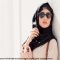 Inspirasi OOTD Hijab Kacamata Hitam Elegan untuk Tampil Berkelas