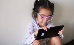 Memahami Ciri Kacamata Anti Radiasi Asli Agar Tidak Tertipu